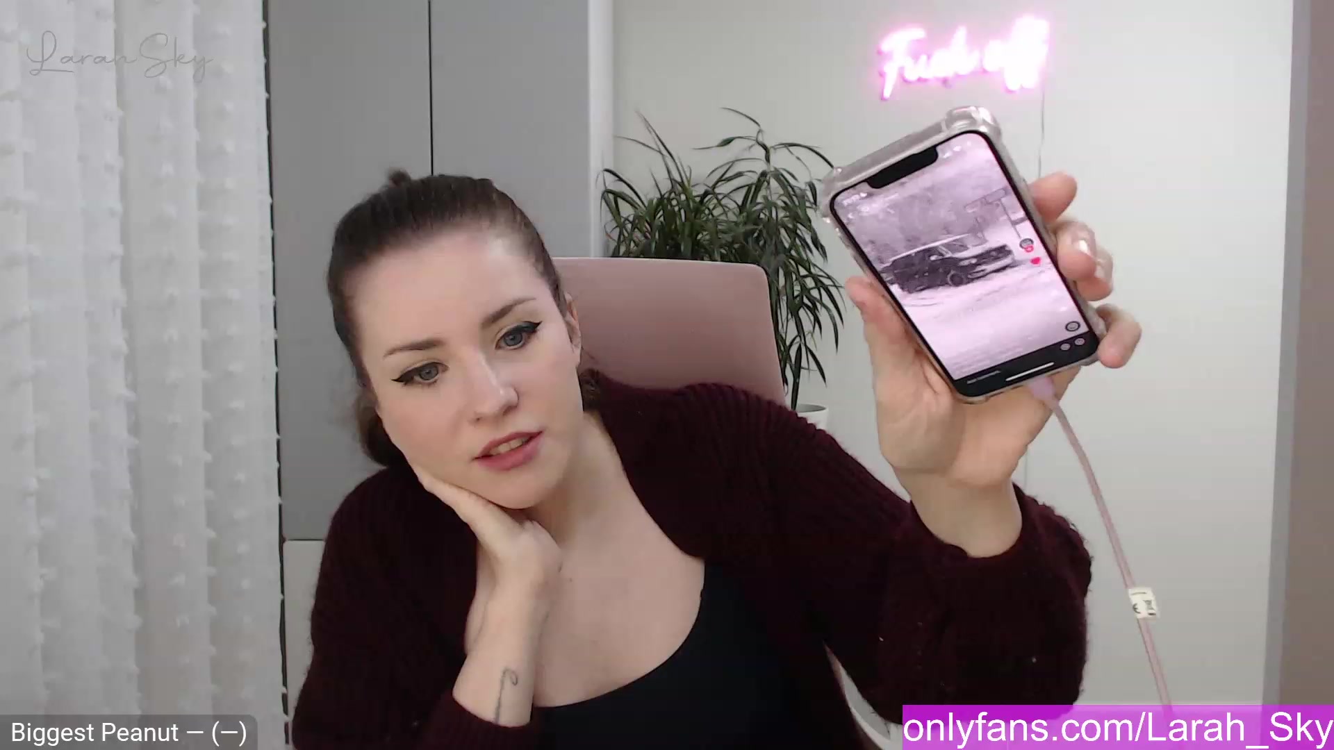 Gallery image thumbnail from Larah_Sky's myfreecams stream on, 12/12/2022, 21:35 image 4 of 20