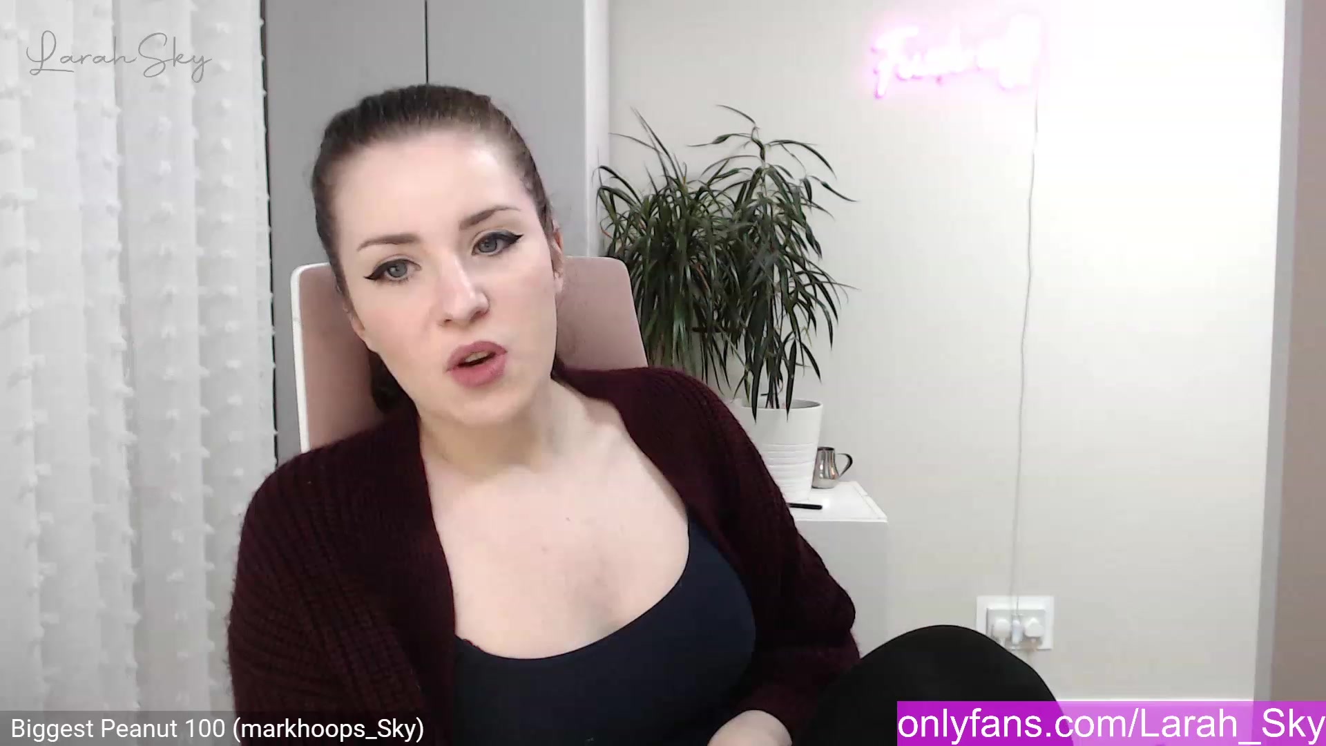 Gallery image thumbnail from Larah_Sky's myfreecams stream on, 12/12/2022, 21:35 image 19 of 20
