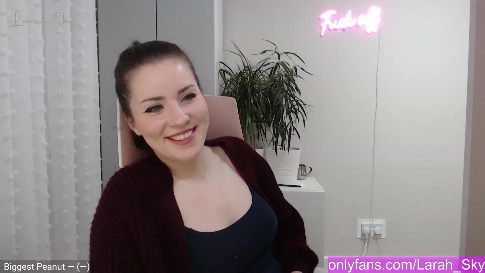 Gallery image thumbnail from Larah_Sky's myfreecams stream on, 12/12/2022, 21:35 image 2 of 20