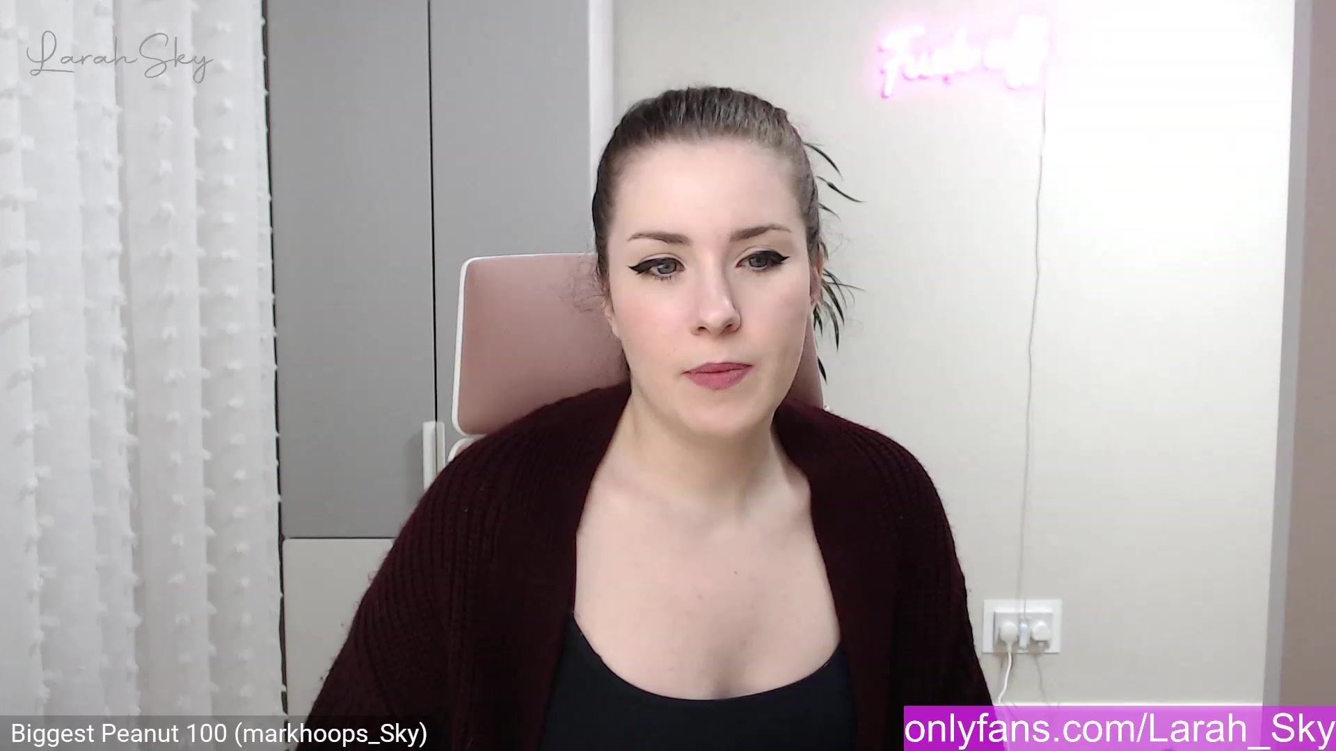 Gallery image thumbnail from Larah_Sky's myfreecams stream on, 12/12/2022, 23:34 image 3 of 20