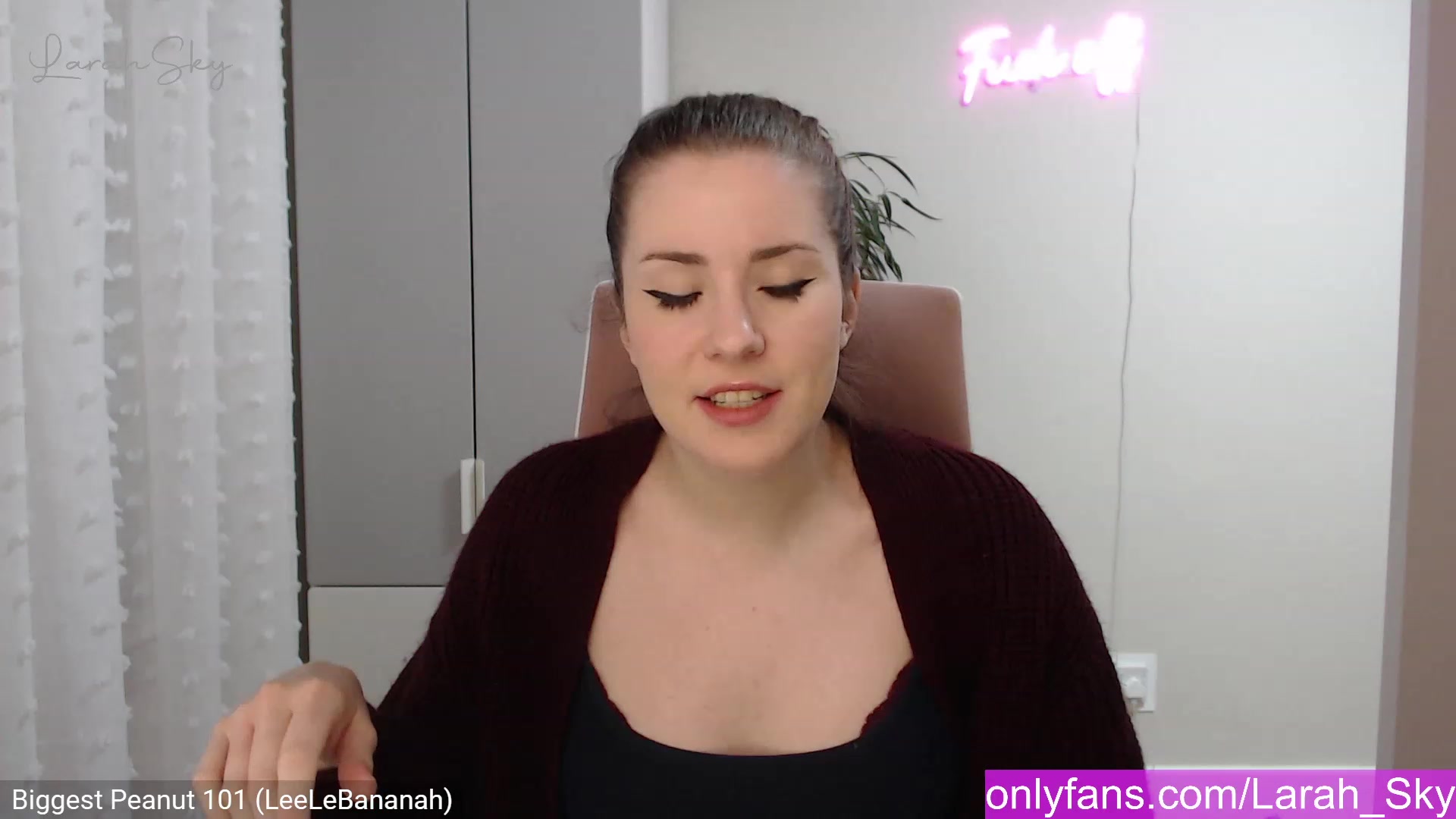 Gallery image thumbnail from Larah_Sky's myfreecams stream on, 12/12/2022, 23:34 image 15 of 20
