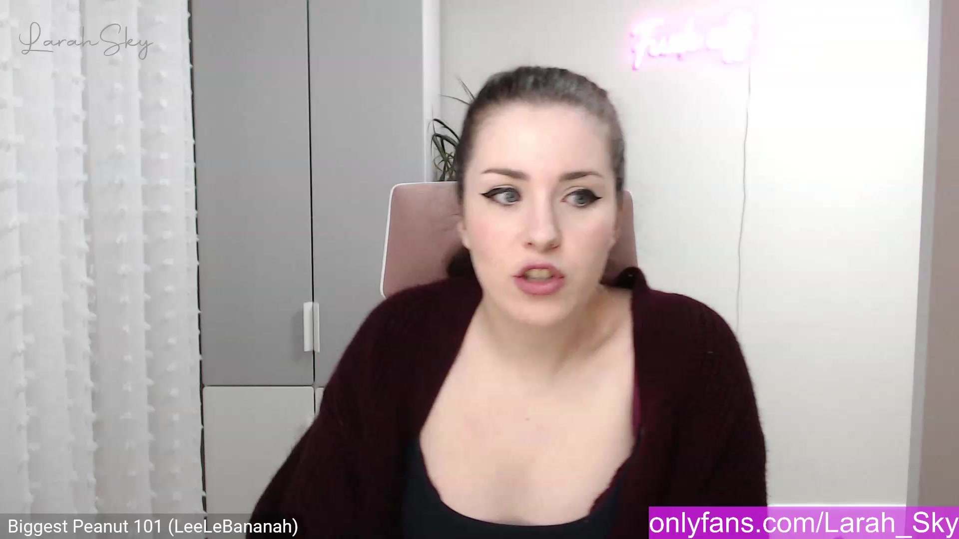 Gallery image thumbnail from Larah_Sky's myfreecams stream on, 12/12/2022, 23:34 image 7 of 20