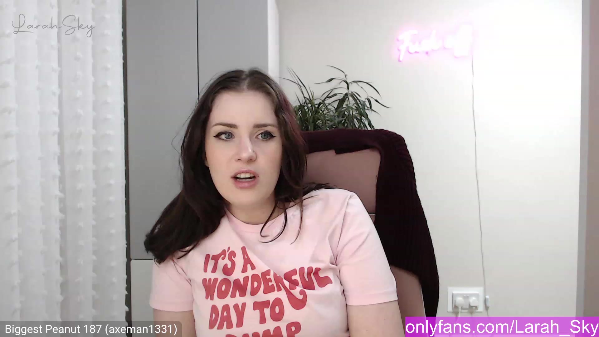 Gallery image thumbnail from Larah_Sky's myfreecams stream on, 12/15/2022, 23:29 image 5 of 20