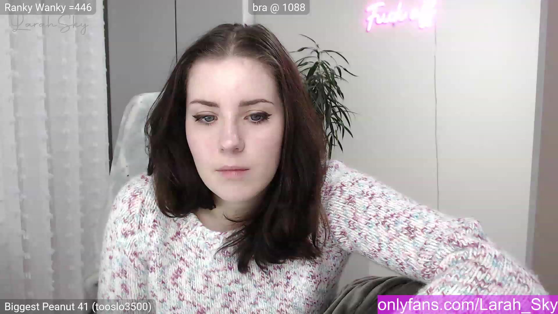 Gallery image thumbnail from Larah_Sky's myfreecams stream on, 12/18/2022, 21:31 image 6 of 20