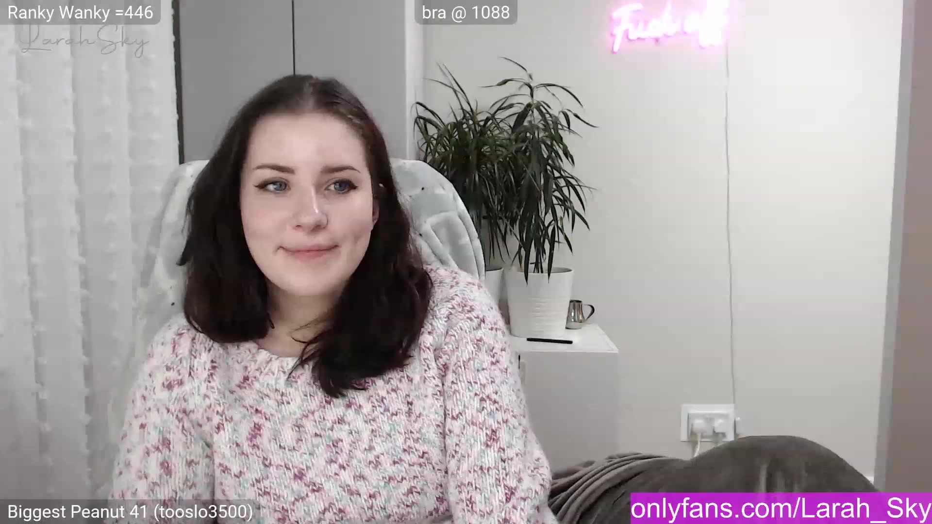 Gallery image thumbnail from Larah_Sky's myfreecams stream on, 12/18/2022, 21:31 image 7 of 20