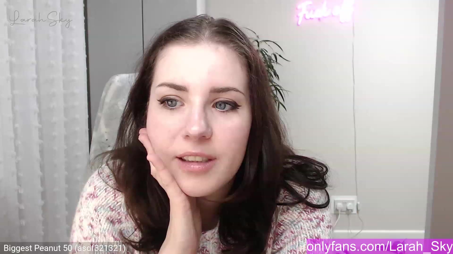 Gallery image thumbnail from Larah_Sky's myfreecams stream on, 12/18/2022, 21:31 image 13 of 20