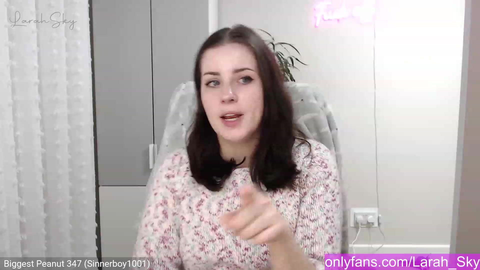 Gallery image thumbnail from Larah_Sky's myfreecams stream on, 12/18/2022, 22:53 image 1 of 20