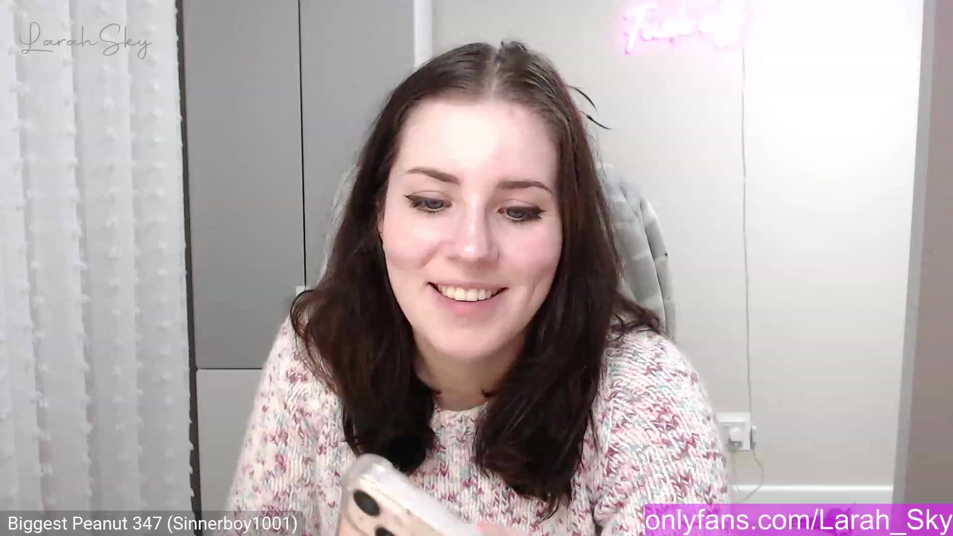 Gallery image thumbnail from Larah_Sky's myfreecams stream on, 12/18/2022, 22:53 image 8 of 20