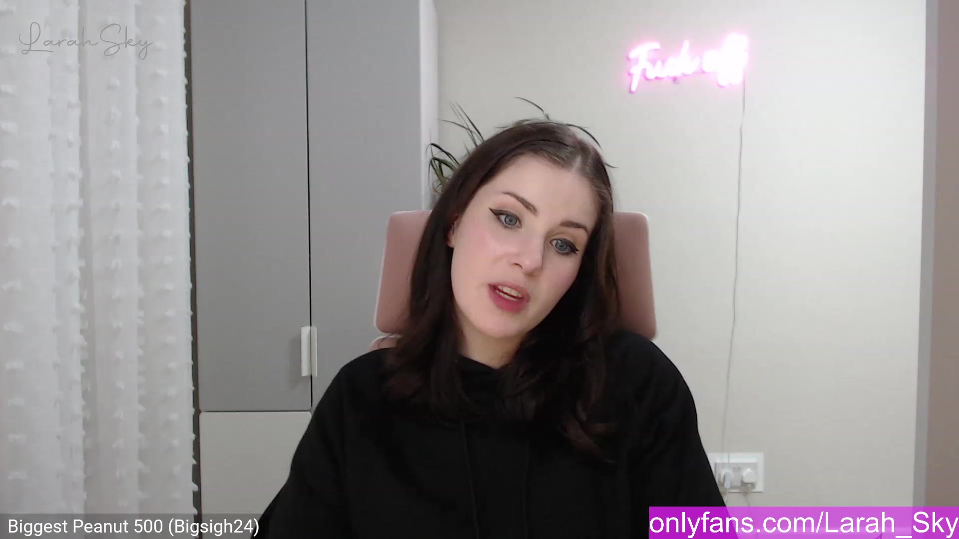 Gallery image thumbnail from Larah_Sky's myfreecams stream on, 12/20/2022, 23:20 image 17 of 20