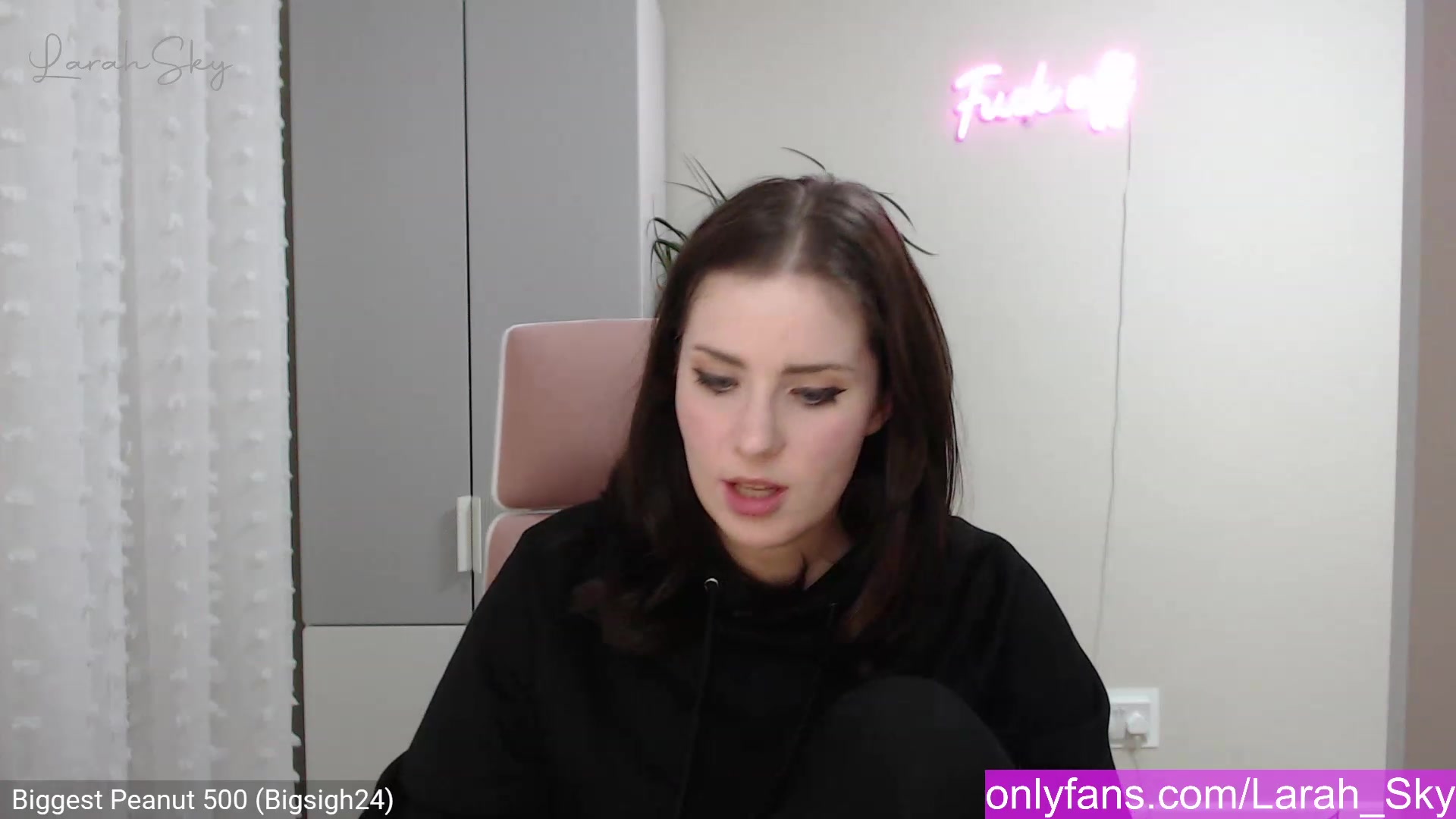Gallery image thumbnail from Larah_Sky's myfreecams stream on, 12/20/2022, 23:20 image 12 of 20