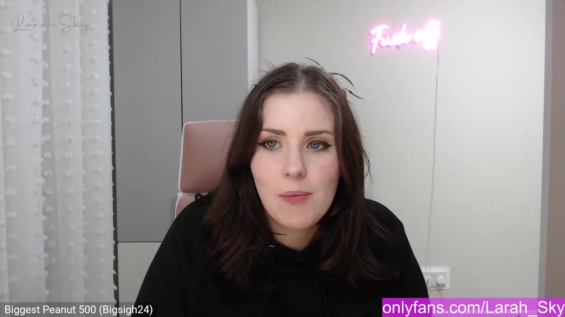 Gallery image thumbnail from Larah_Sky's myfreecams stream on, 12/20/2022, 23:20 image 20 of 20