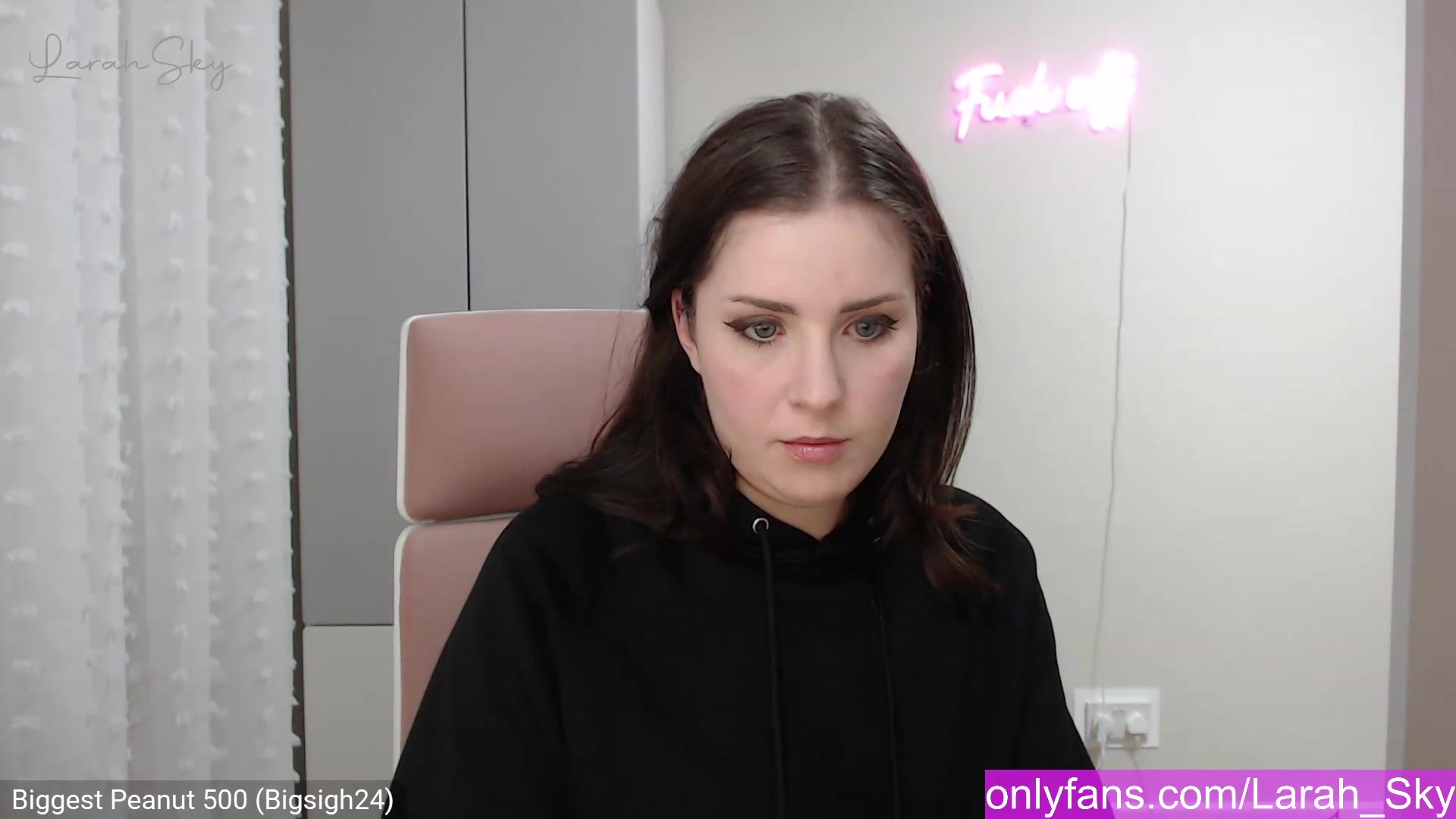 Gallery image thumbnail from Larah_Sky's myfreecams stream on, 12/20/2022, 23:20 image 9 of 20