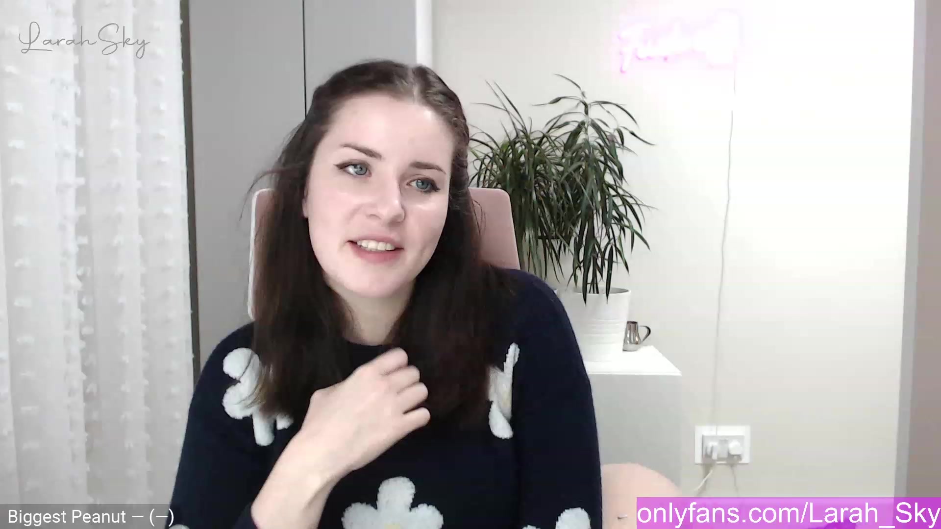 Gallery image thumbnail from Larah_Sky's myfreecams stream on, 12/22/2022, 21:46 image 1 of 20