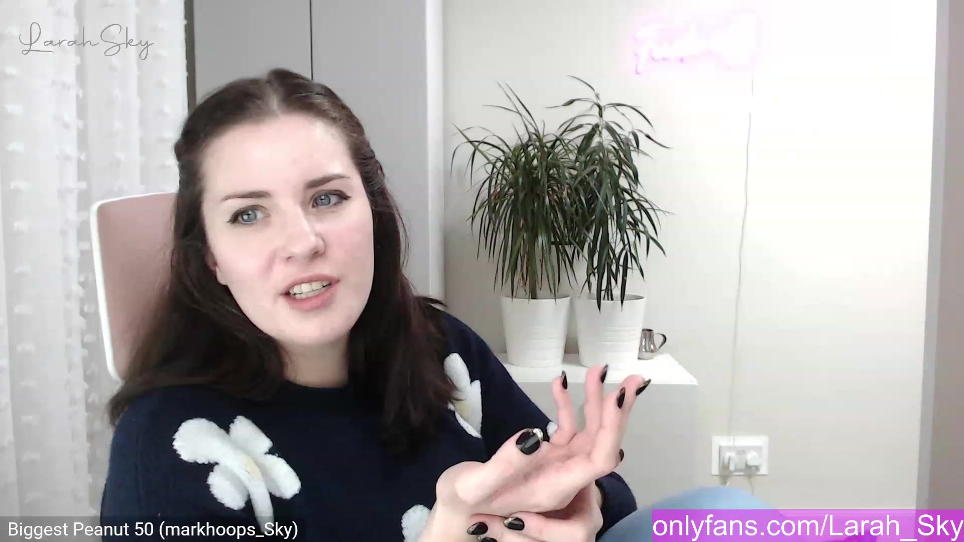 Gallery image thumbnail from Larah_Sky's myfreecams stream on, 12/22/2022, 21:46 image 4 of 20