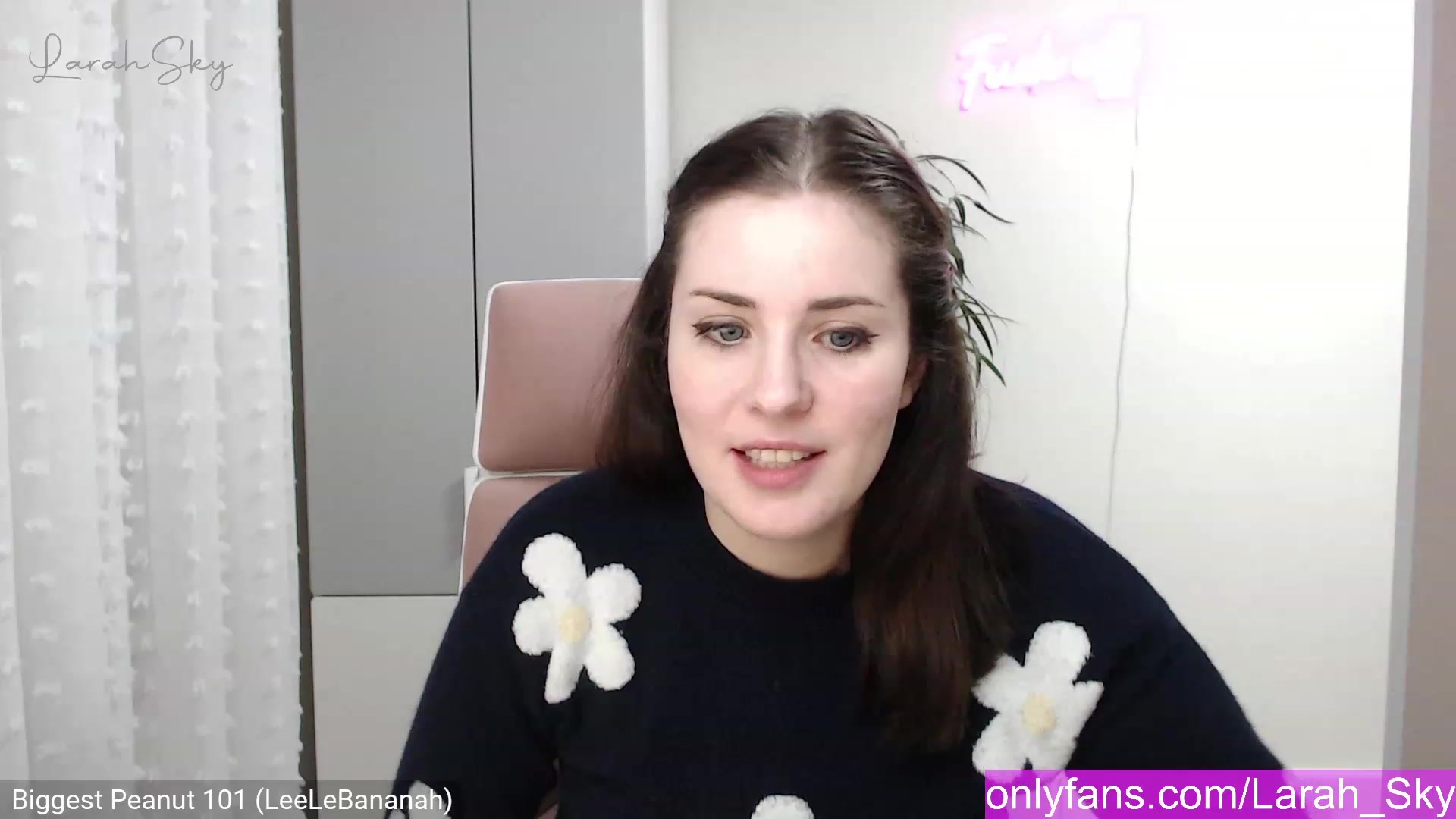 Gallery image thumbnail from Larah_Sky's myfreecams stream on, 12/22/2022, 21:46 image 16 of 20