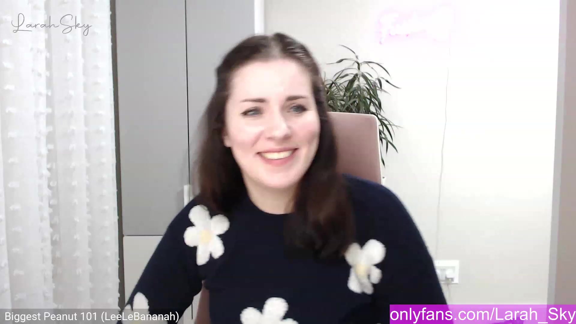 Gallery image thumbnail from Larah_Sky's myfreecams stream on, 12/22/2022, 21:46 image 18 of 20