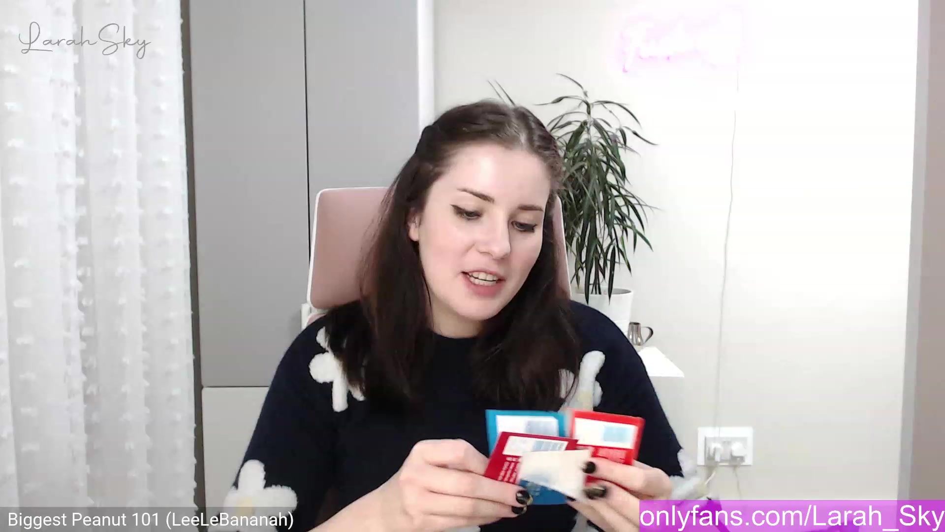 Gallery image thumbnail from Larah_Sky's myfreecams stream on, 12/22/2022, 21:46 image 20 of 20