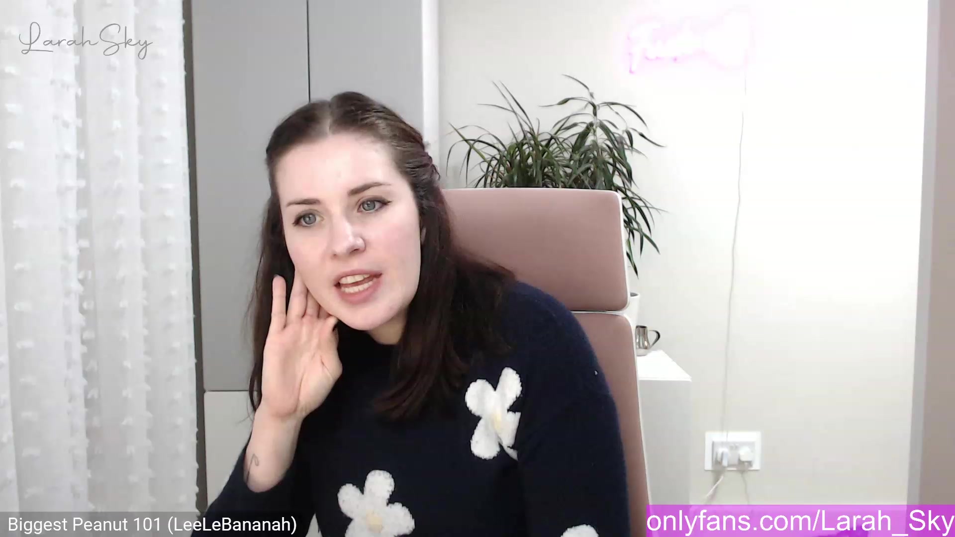 Gallery image thumbnail from Larah_Sky's myfreecams stream on, 12/22/2022, 21:46 image 13 of 20