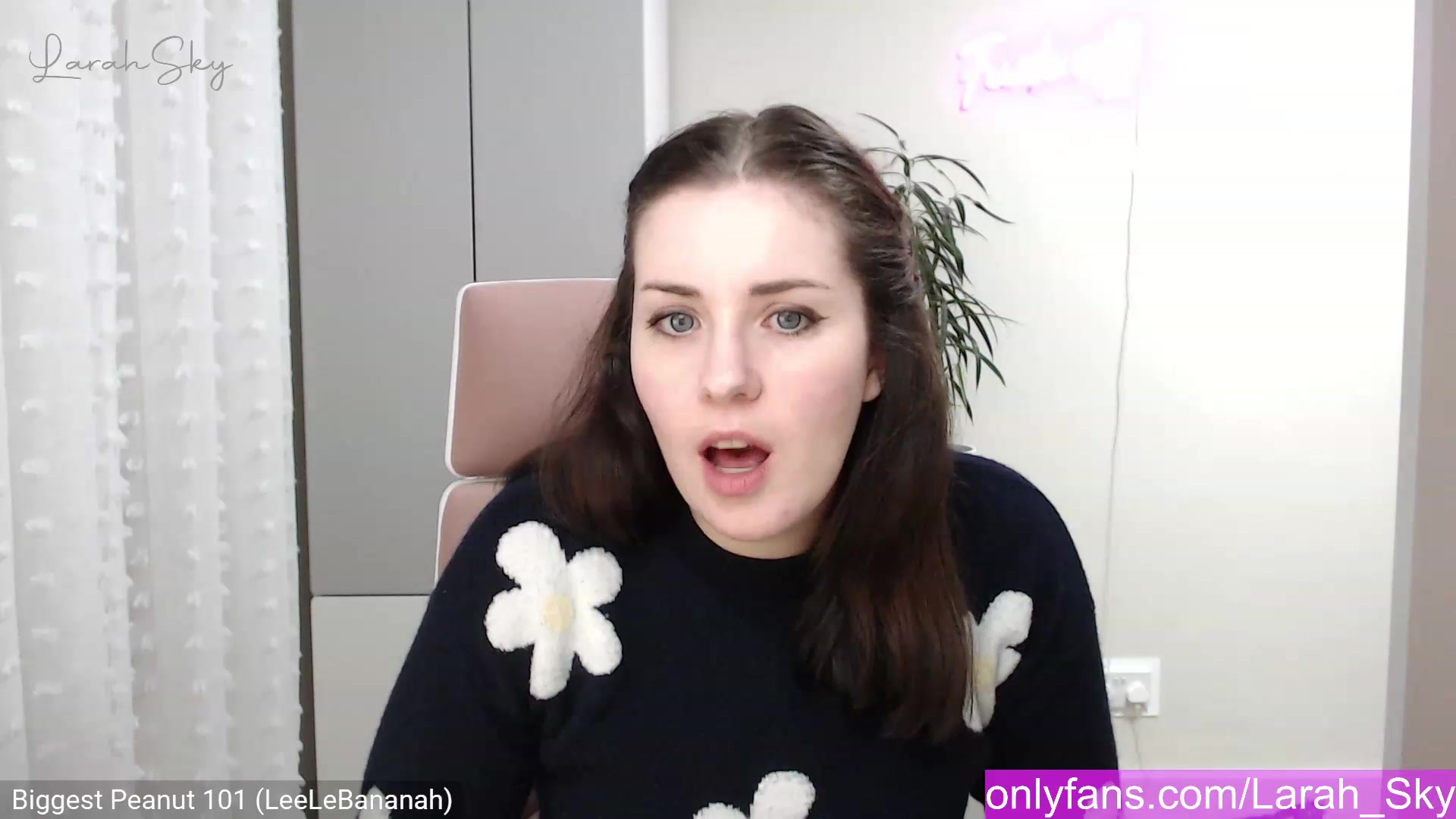 Gallery image thumbnail from Larah_Sky's myfreecams stream on, 12/22/2022, 21:46 image 17 of 20