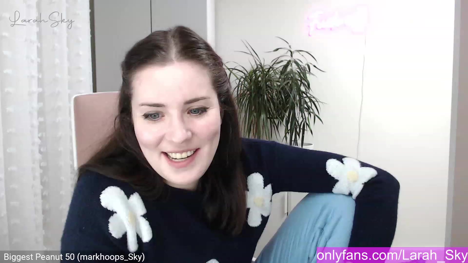 Gallery image thumbnail from Larah_Sky's myfreecams stream on, 12/22/2022, 21:46 image 5 of 20