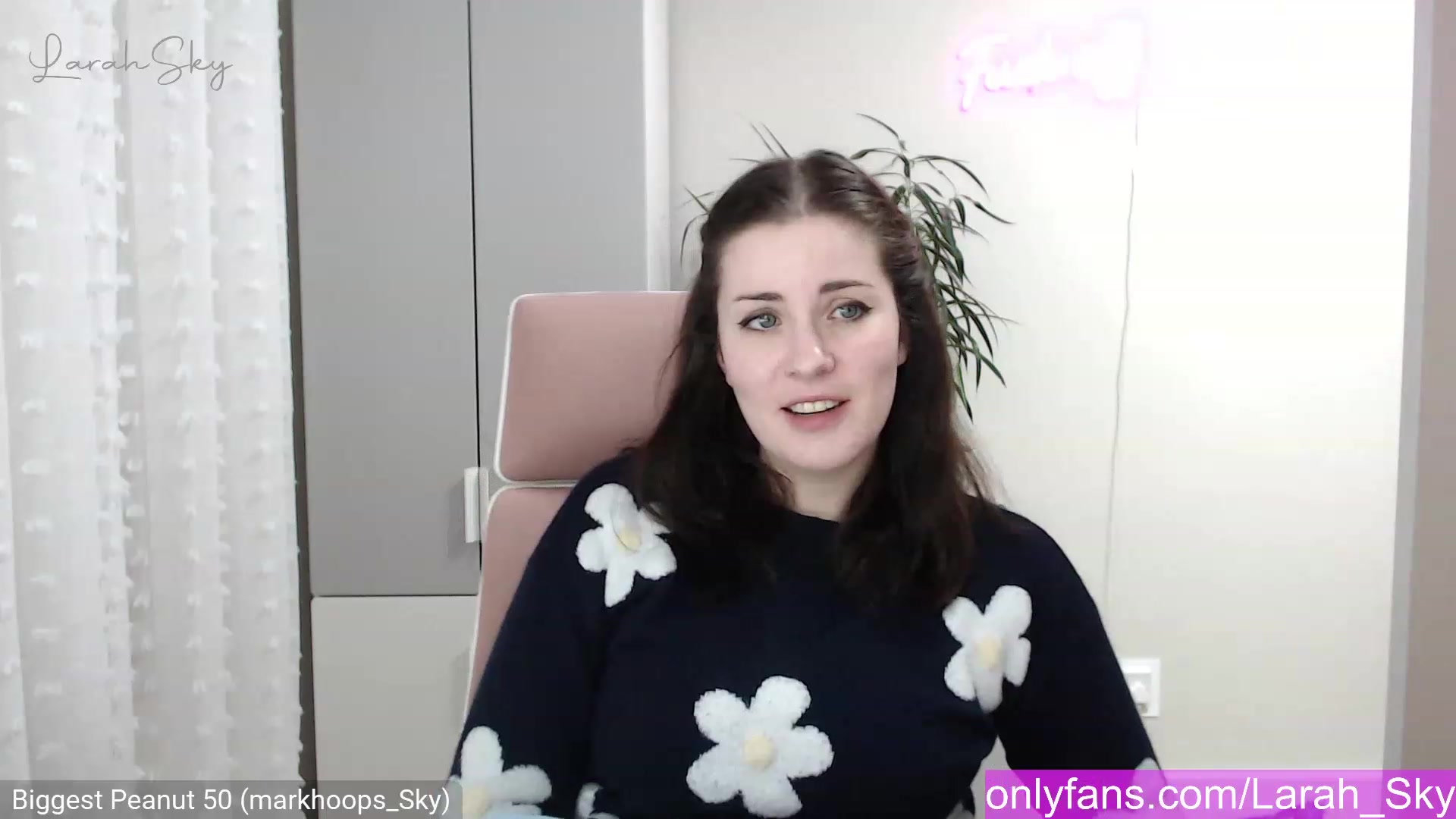 Gallery image thumbnail from Larah_Sky's myfreecams stream on, 12/22/2022, 21:46 image 7 of 20
