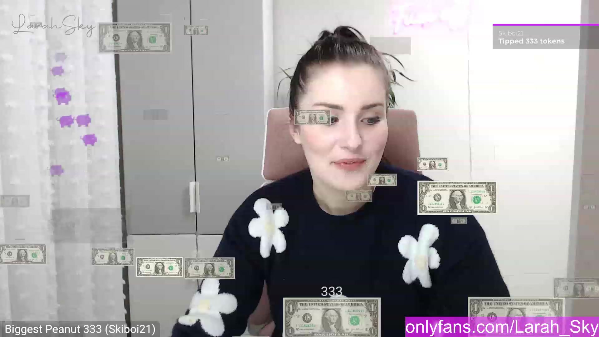 Gallery image thumbnail from Larah_Sky's myfreecams stream on, 12/23/2022, 20:40 image 3 of 20