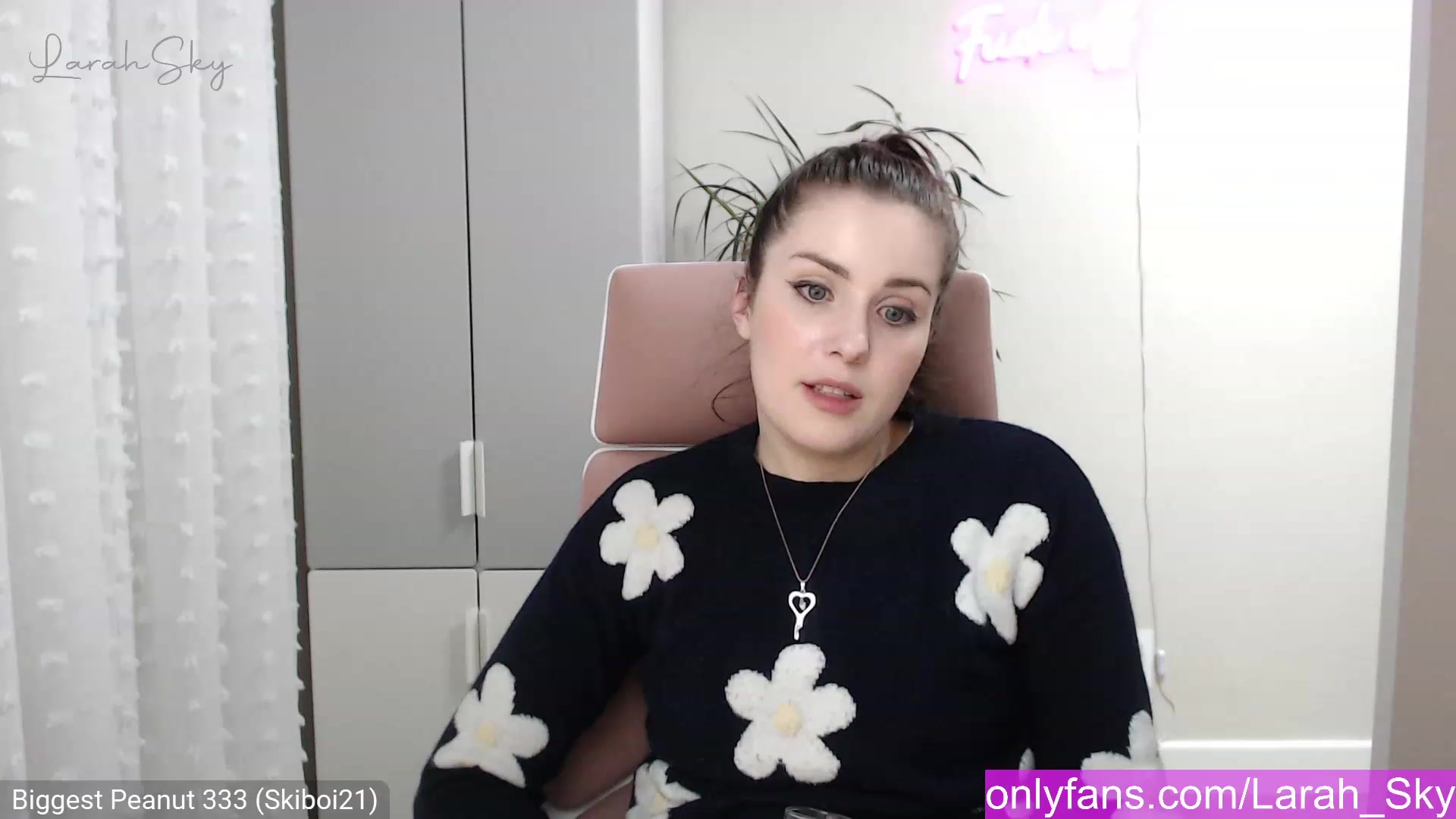 Gallery image thumbnail from Larah_Sky's myfreecams stream on, 12/23/2022, 21:49 image 20 of 20