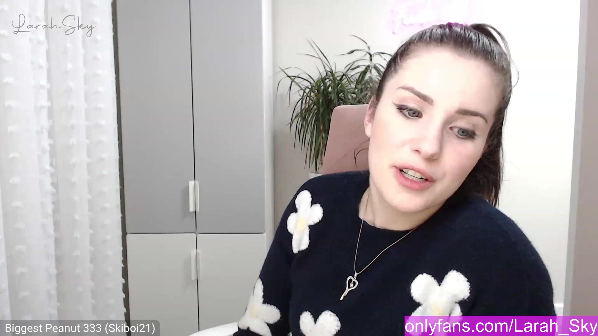 Gallery image thumbnail from Larah_Sky's myfreecams stream on, 12/23/2022, 21:49 image 17 of 20