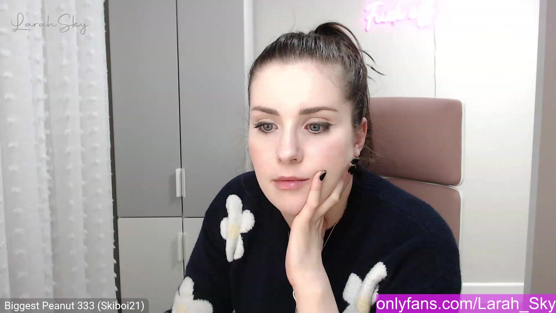 Gallery image thumbnail from Larah_Sky's myfreecams stream on, 12/23/2022, 21:49 image 8 of 20