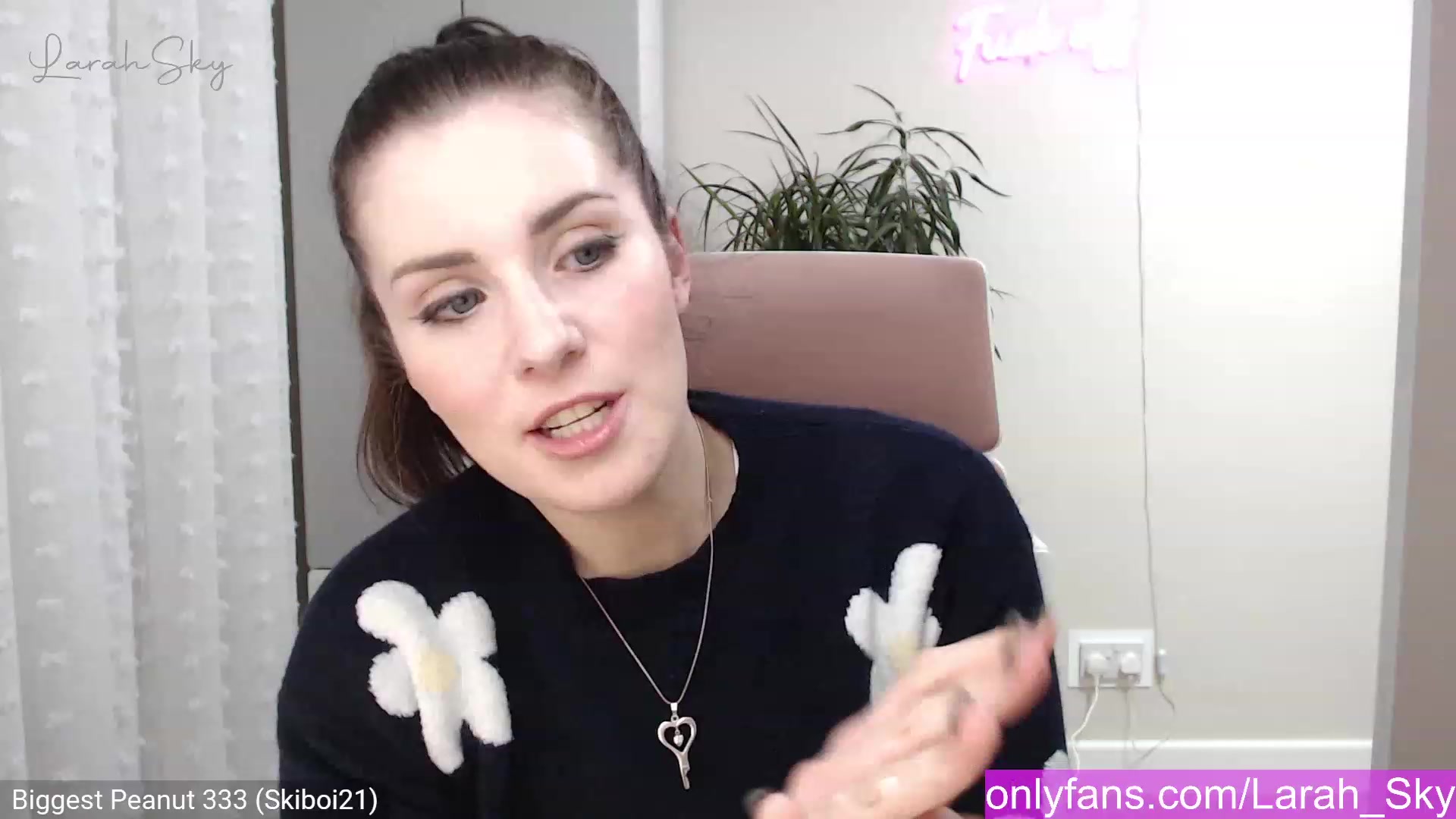 Gallery image thumbnail from Larah_Sky's myfreecams stream on, 12/23/2022, 21:49 image 6 of 20