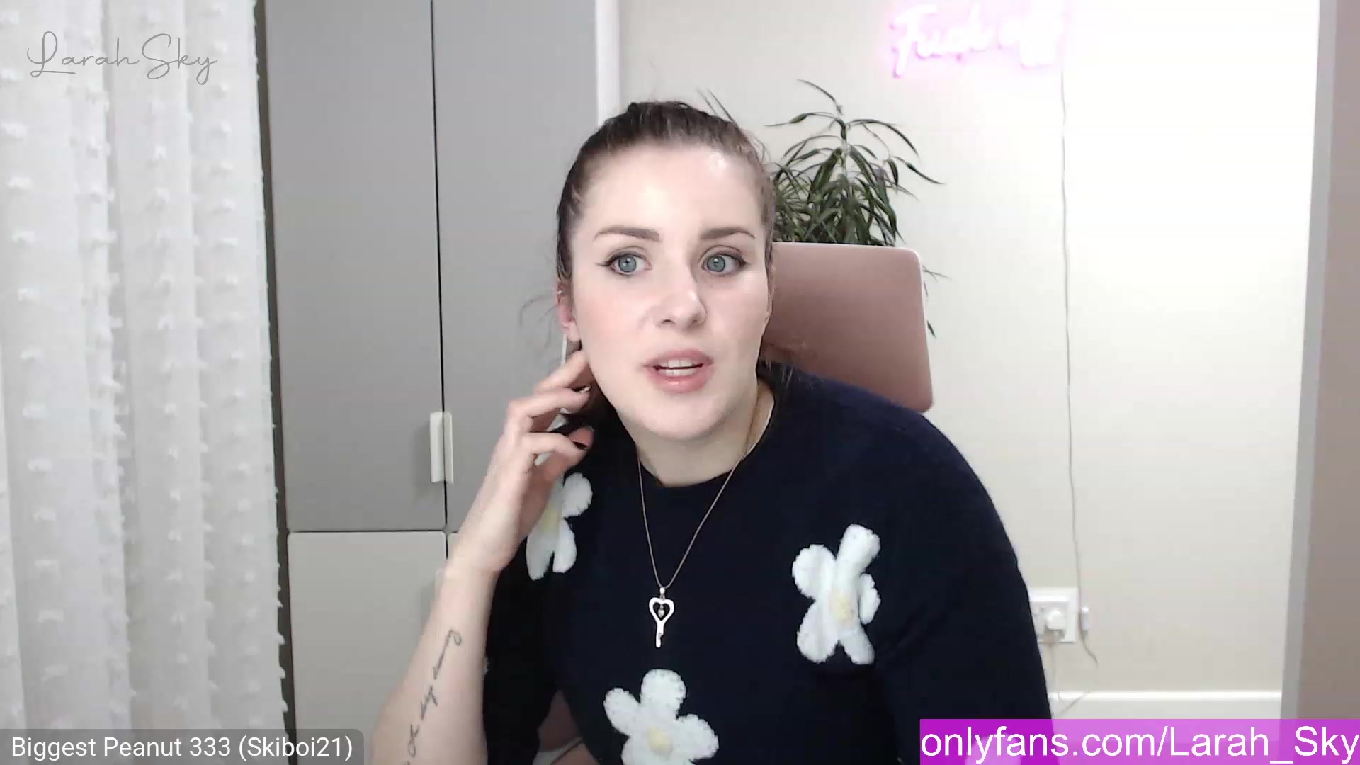 Gallery image thumbnail from Larah_Sky's myfreecams stream on, 12/23/2022, 21:49 image 2 of 20
