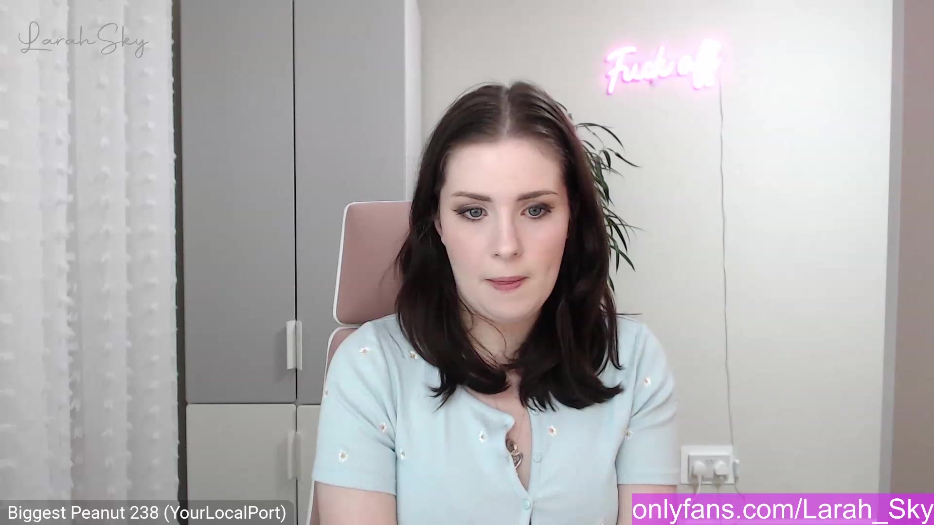 Gallery image thumbnail from Larah_Sky's myfreecams stream on, 12/26/2022, 20:22 image 14 of 20