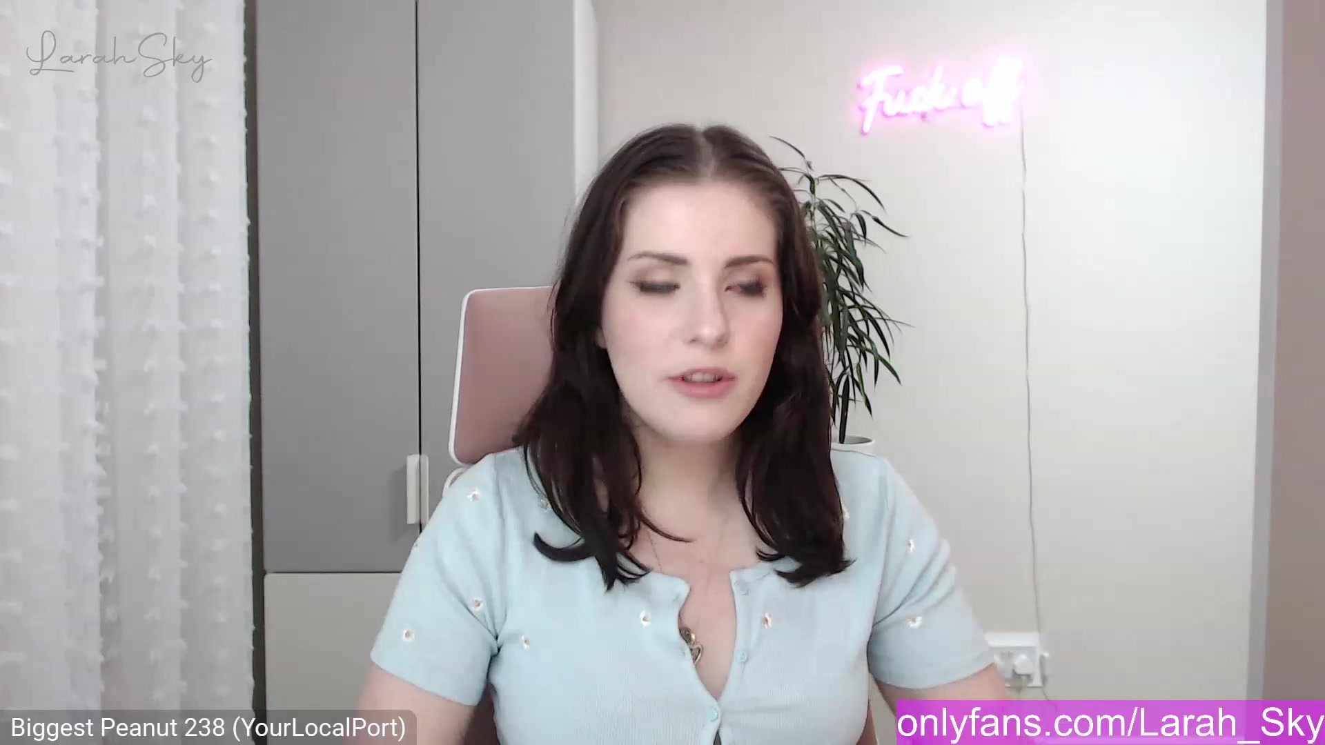 Gallery image thumbnail from Larah_Sky's myfreecams stream on, 12/26/2022, 20:22 image 12 of 20