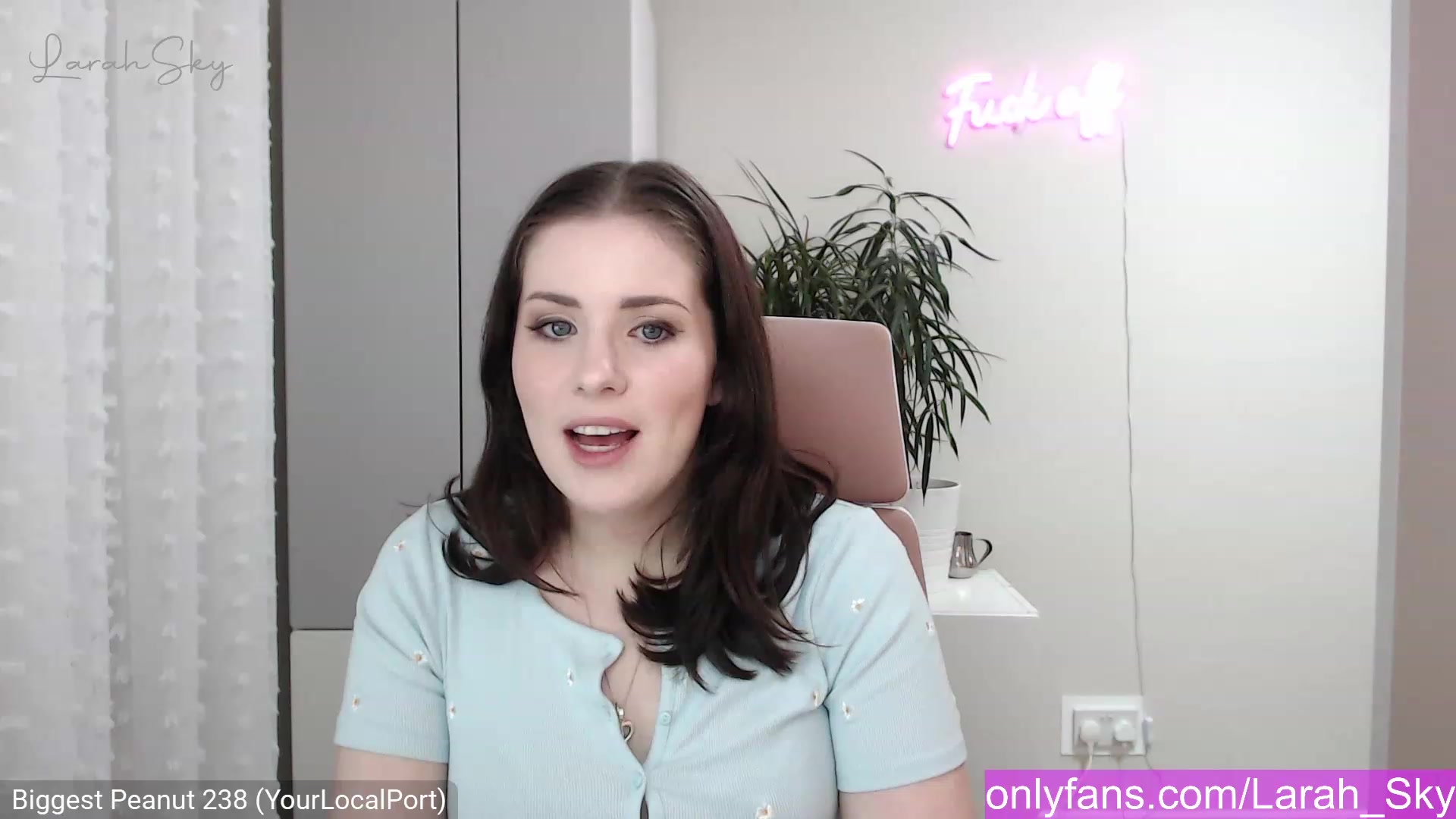 Gallery image thumbnail from Larah_Sky's myfreecams stream on, 12/26/2022, 20:22 image 15 of 20