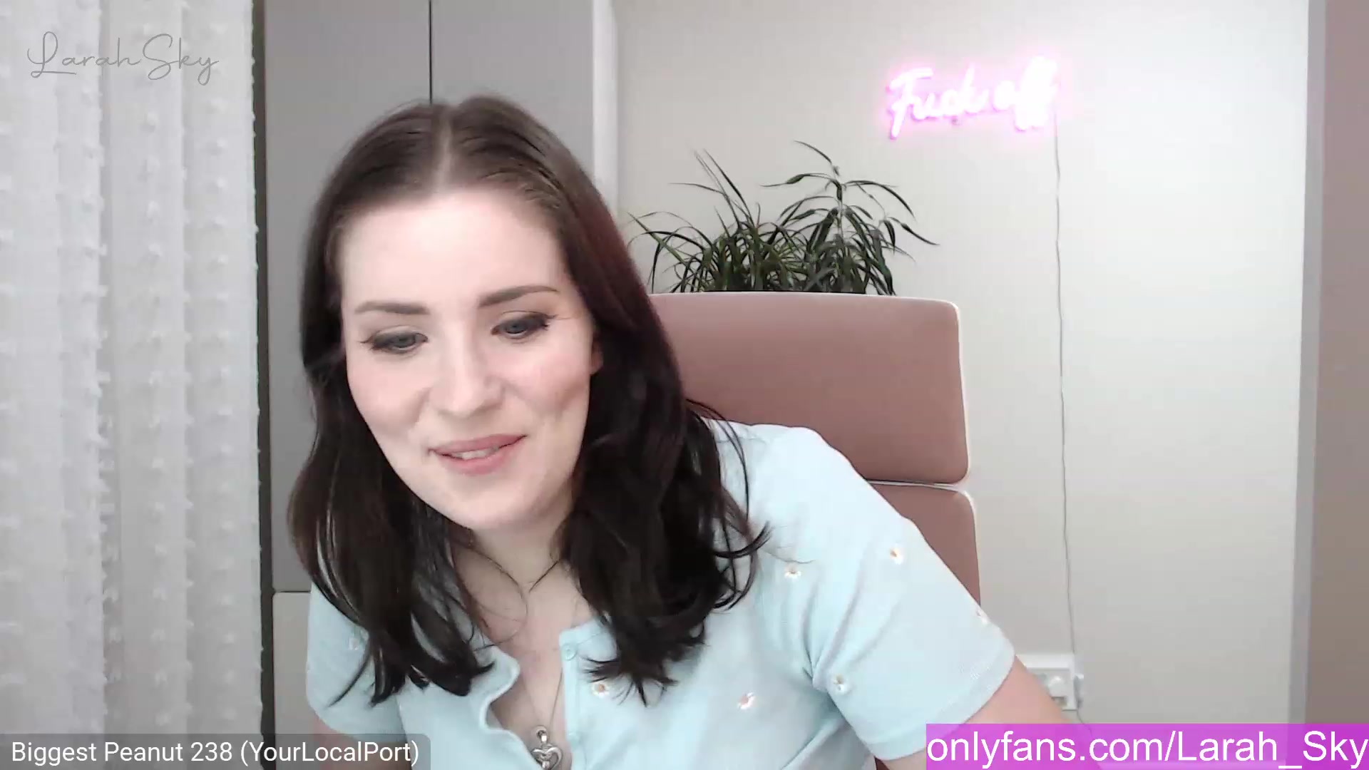 Gallery image thumbnail from Larah_Sky's myfreecams stream on, 12/26/2022, 20:22 image 13 of 20