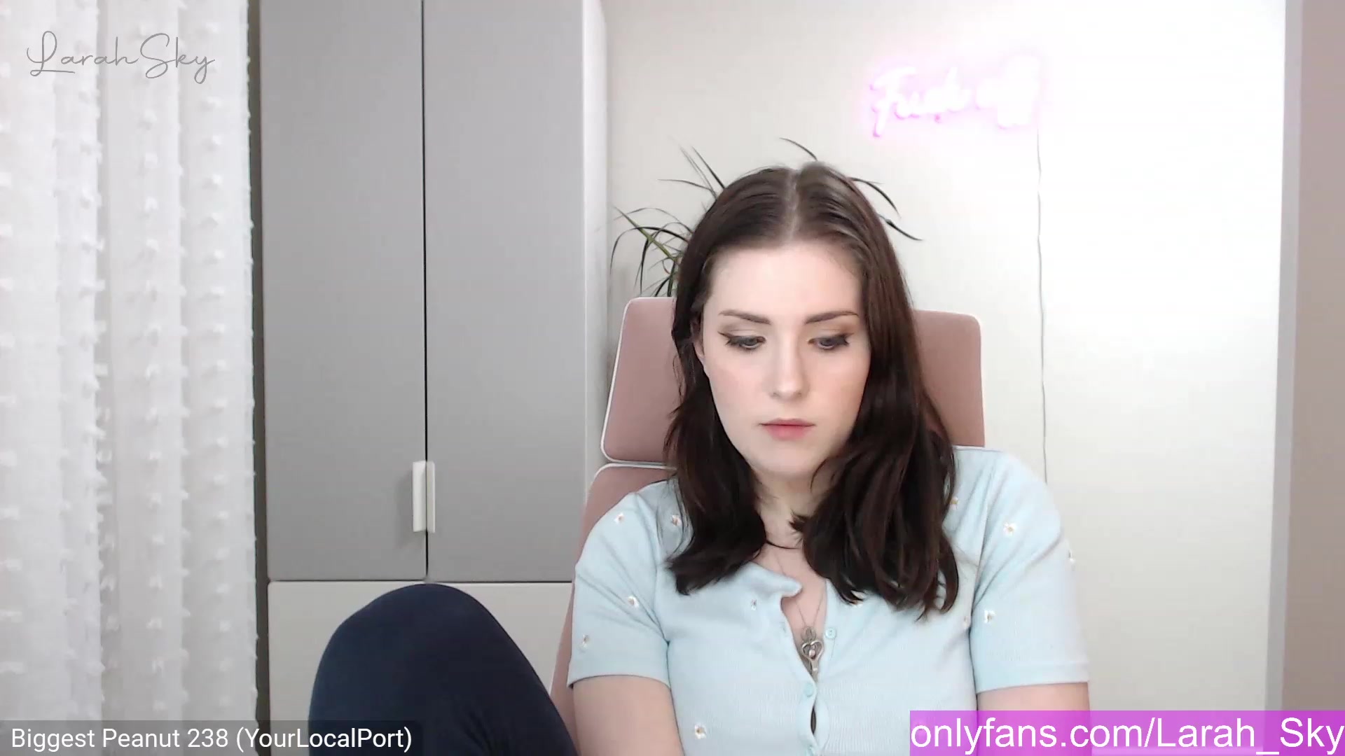 Gallery image thumbnail from Larah_Sky's myfreecams stream on, 12/26/2022, 20:22 image 19 of 20