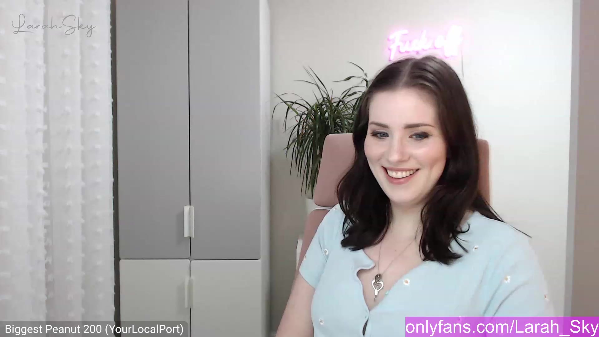 Gallery image thumbnail from Larah_Sky's myfreecams stream on, 12/26/2022, 20:22 image 9 of 20