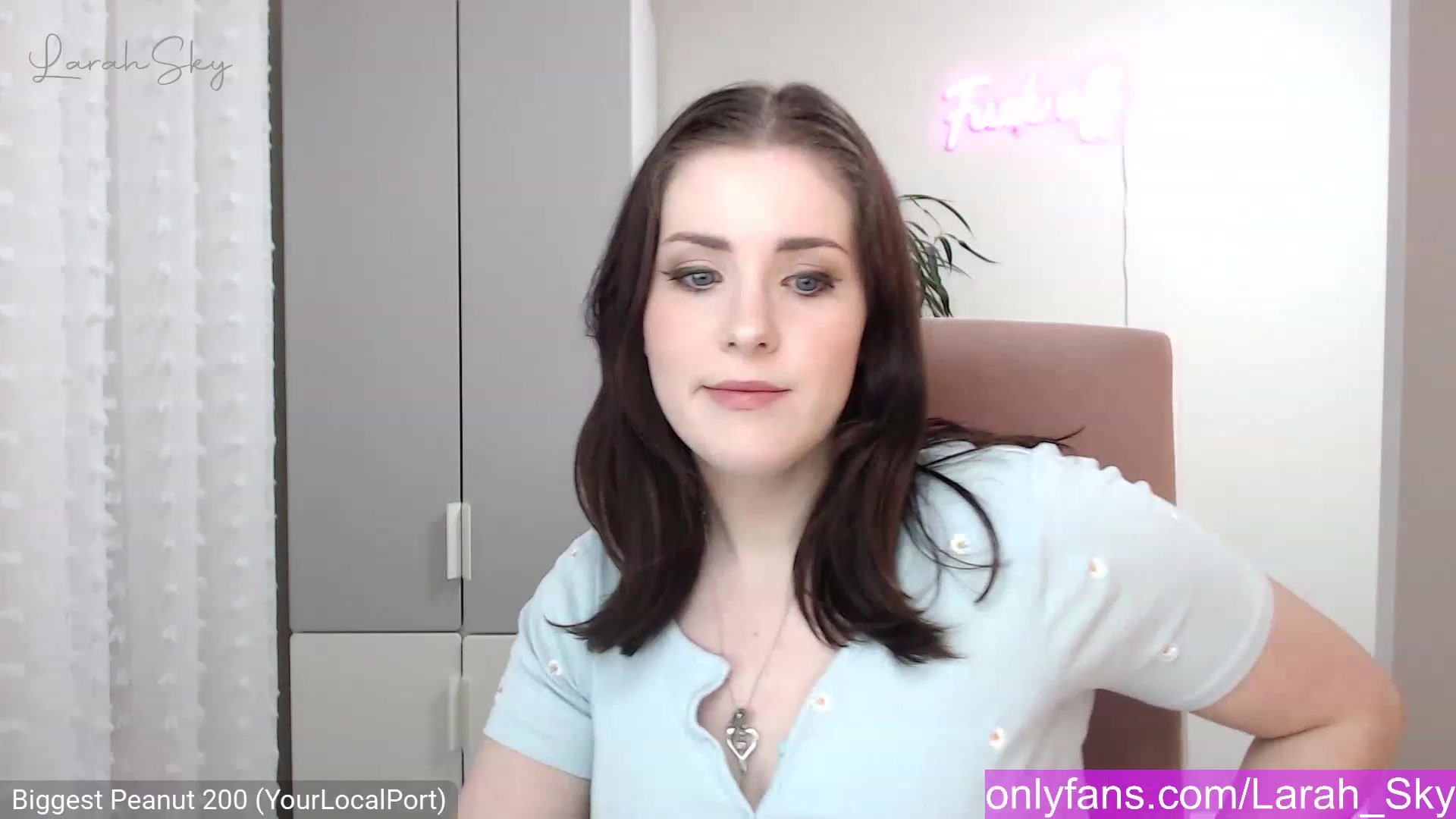 Gallery image thumbnail from Larah_Sky's myfreecams stream on, 12/26/2022, 20:22 image 7 of 20