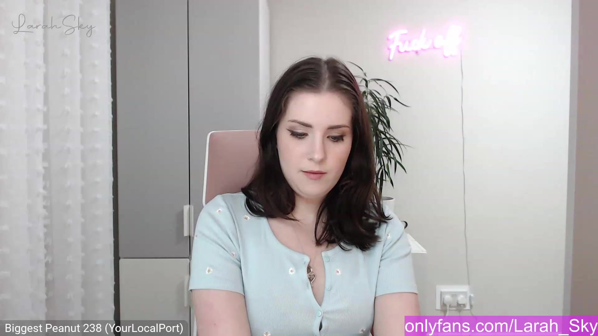 Gallery image thumbnail from Larah_Sky's myfreecams stream on, 12/26/2022, 20:22 image 11 of 20