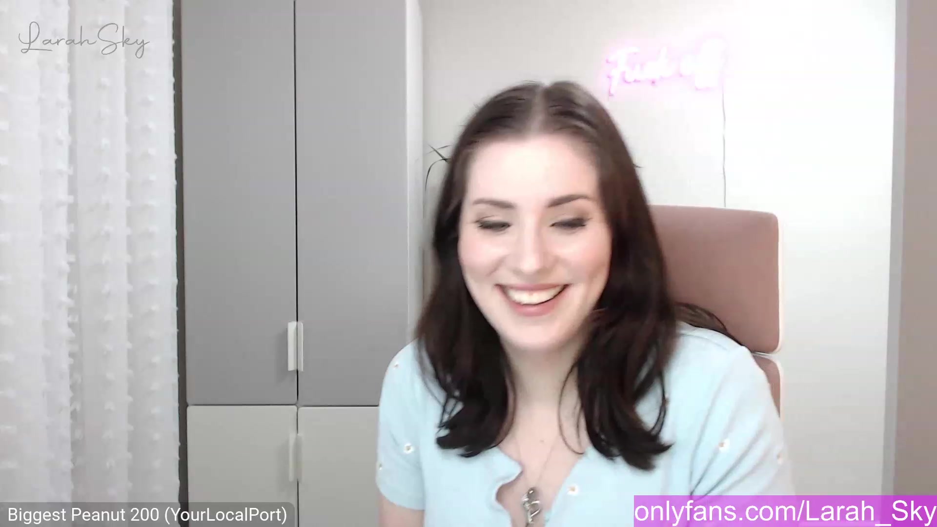 Gallery image thumbnail from Larah_Sky's myfreecams stream on, 12/26/2022, 20:22 image 10 of 20