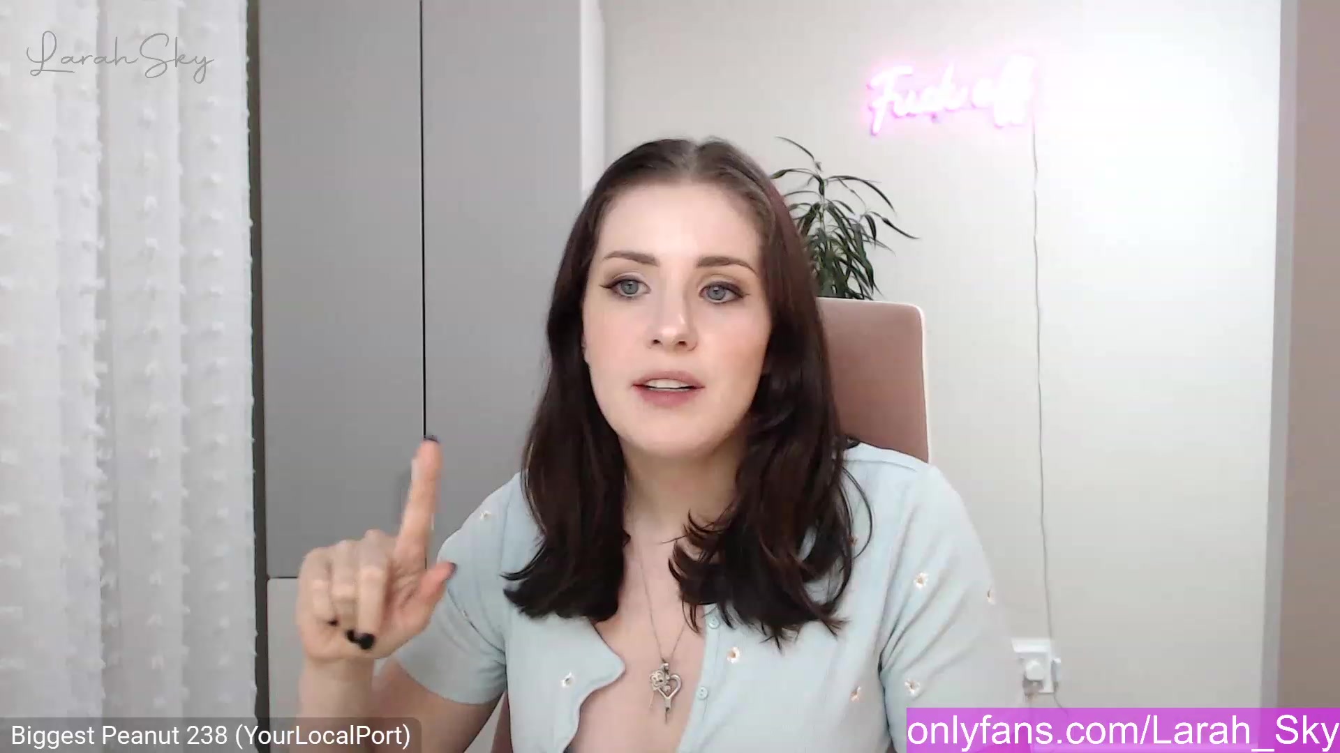 Gallery image thumbnail from Larah_Sky's myfreecams stream on, 12/26/2022, 22:22 image 15 of 20