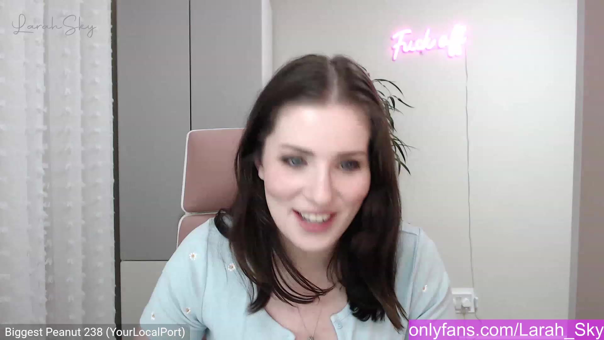 Gallery image thumbnail from Larah_Sky's myfreecams stream on, 12/26/2022, 22:22 image 2 of 20
