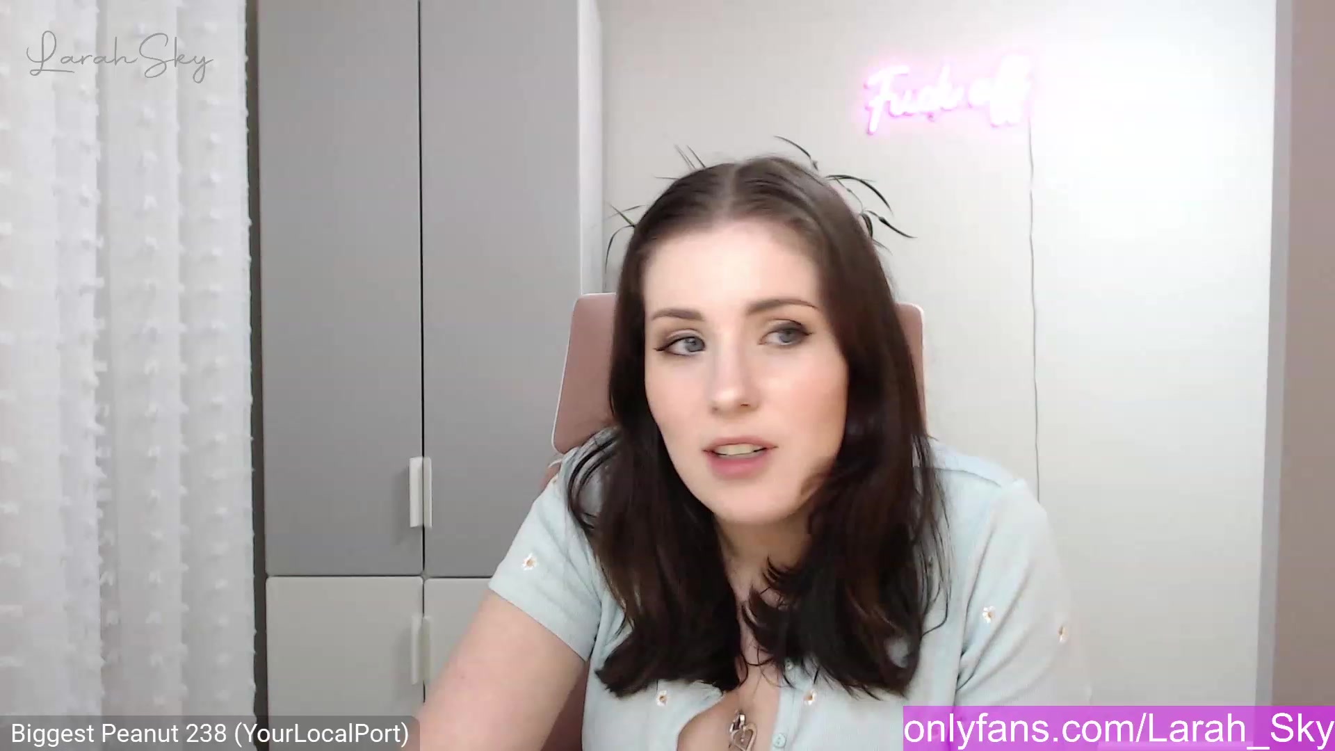 Gallery image thumbnail from Larah_Sky's myfreecams stream on, 12/26/2022, 22:22 image 16 of 20