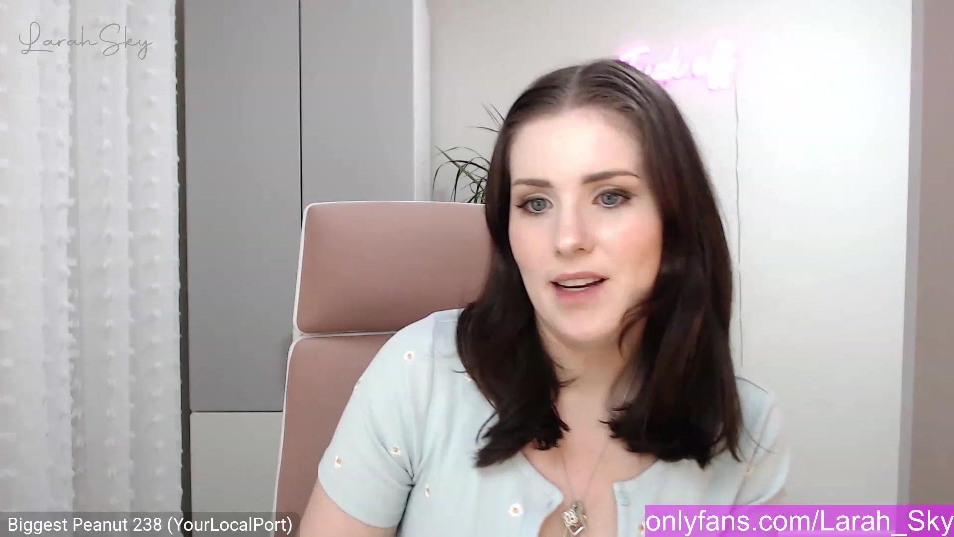 Gallery image thumbnail from Larah_Sky's myfreecams stream on, 12/26/2022, 22:22 image 12 of 20