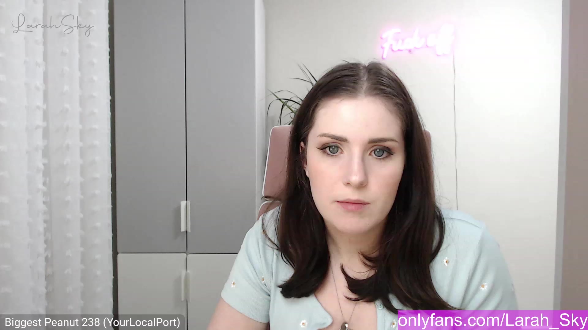 Gallery image thumbnail from Larah_Sky's myfreecams stream on, 12/26/2022, 22:43 image 16 of 20
