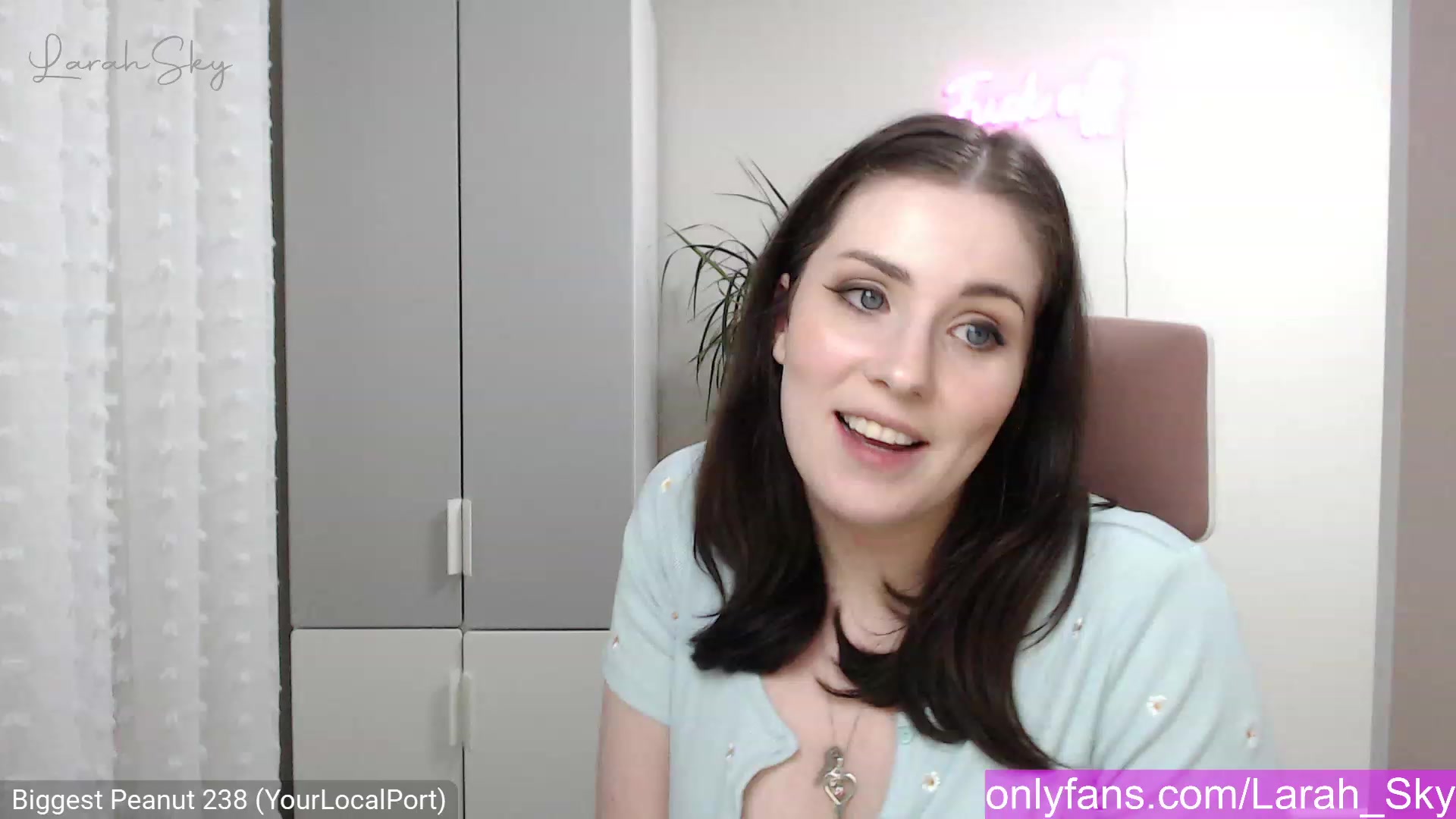 Gallery image thumbnail from Larah_Sky's myfreecams stream on, 12/26/2022, 22:43 image 18 of 20