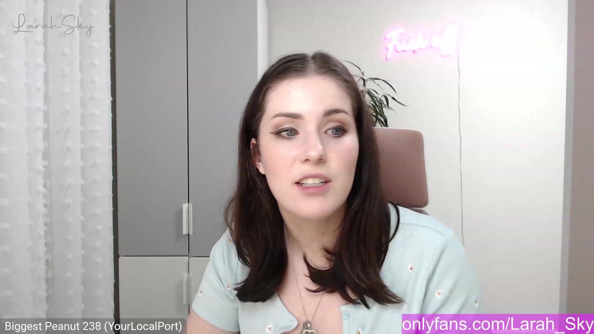 Gallery image thumbnail from Larah_Sky's myfreecams stream on, 12/26/2022, 22:43 image 15 of 20