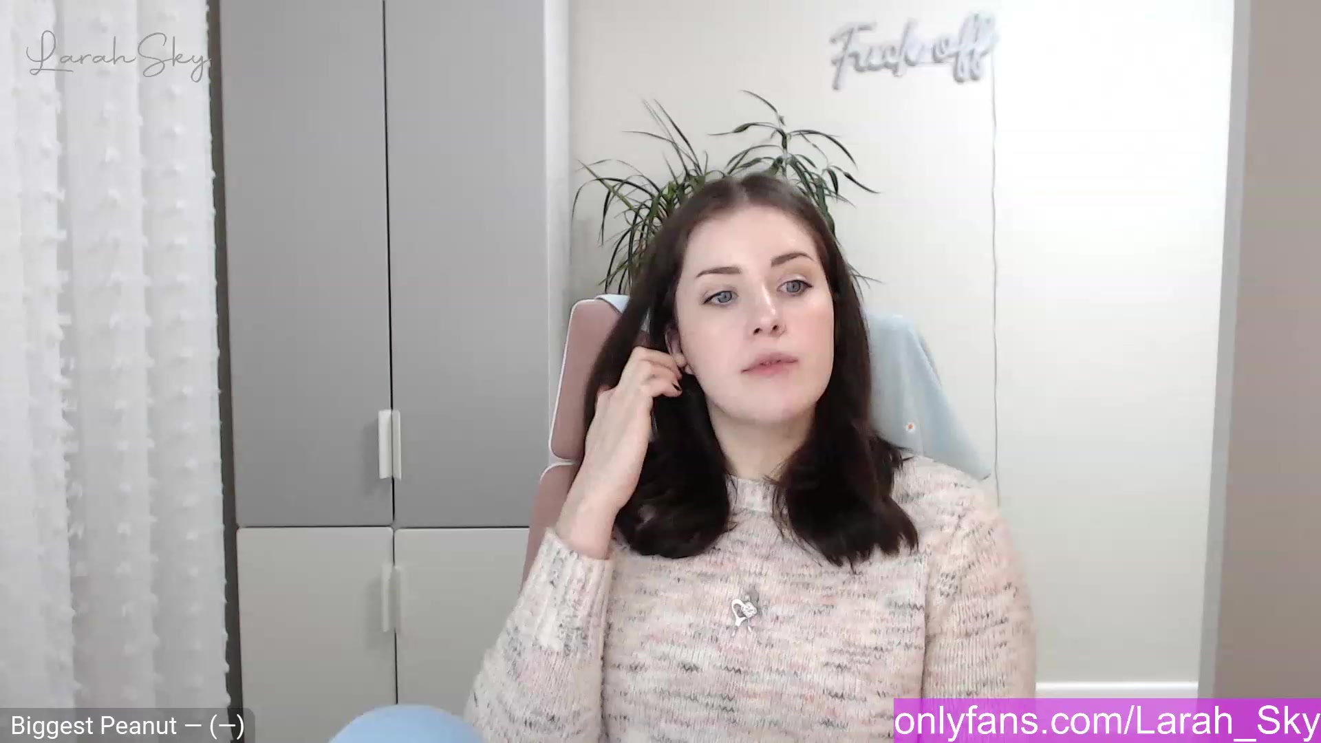 Gallery image thumbnail from Larah_Sky's myfreecams stream on, 12/28/2022, 18:55 image 1 of 20