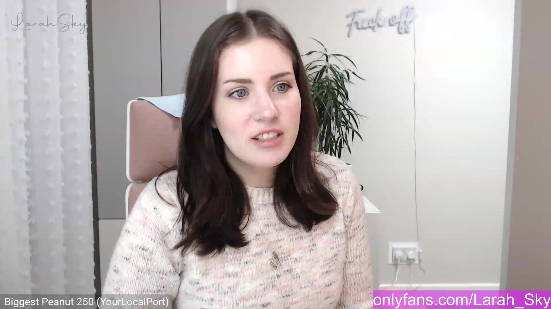 Gallery image thumbnail from Larah_Sky's myfreecams stream on, 12/28/2022, 18:55 image 6 of 20