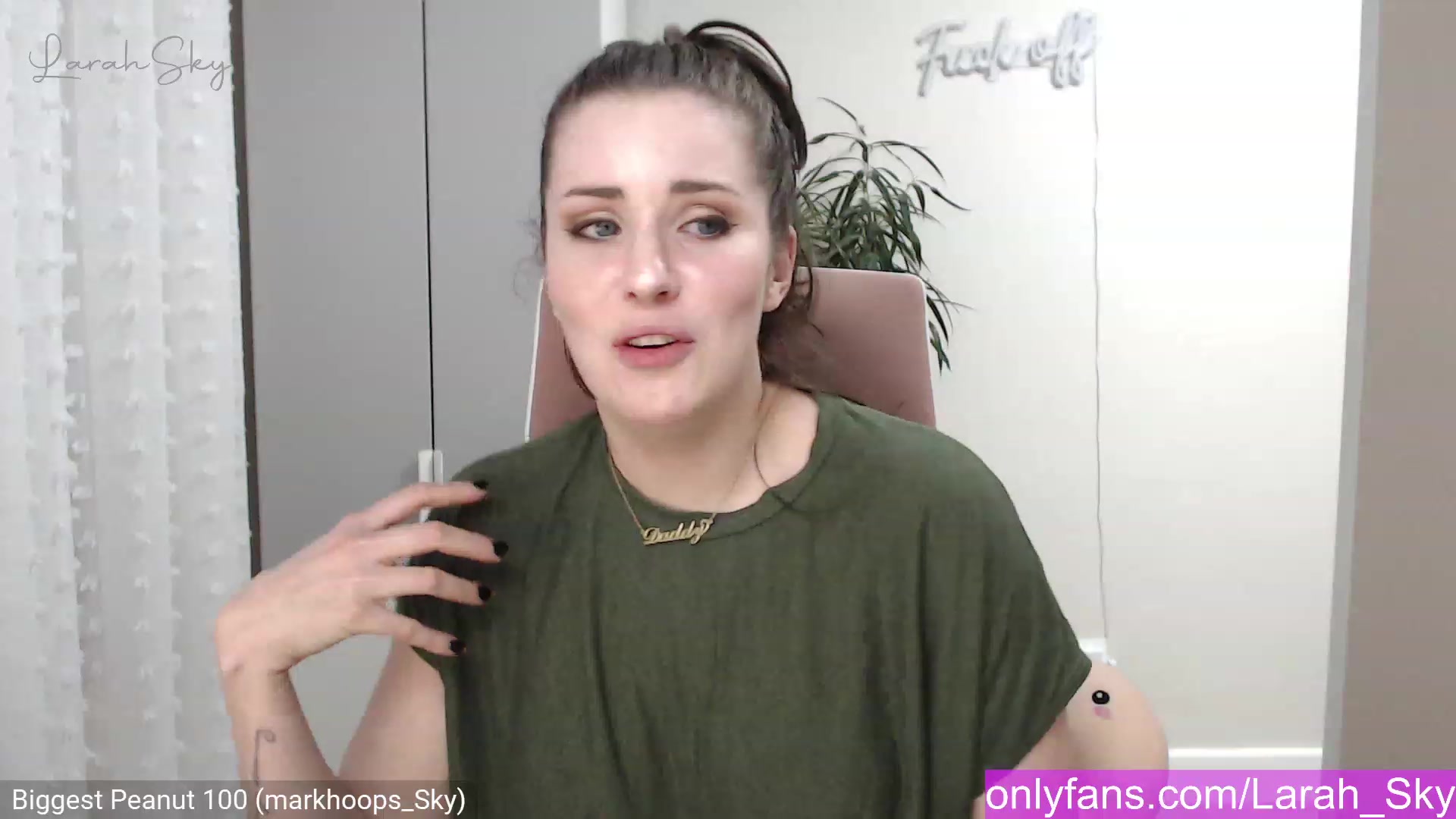 Gallery image thumbnail from Larah_Sky's myfreecams stream on, 12/30/2022, 22:30 image 15 of 20